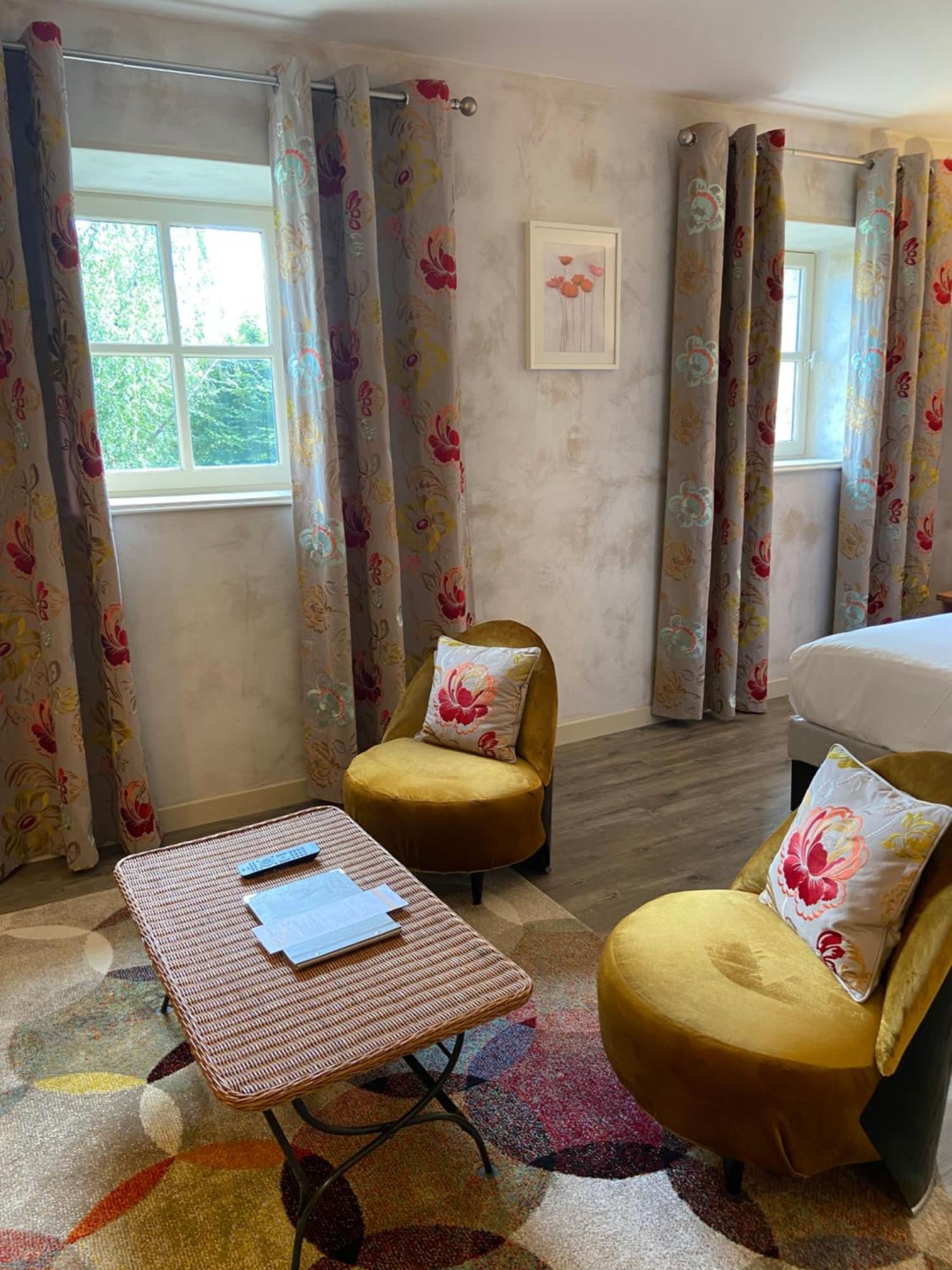 Demeures Et Chateaux L'Abbaye Caladoise - Anciennement Hostellerie Ferme Du Poulet Villefranche-sur-Saône Room photo